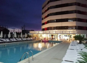 Charming ApartHotel 2 Camere with Pool 5 minute pana la plaja, Mamaia